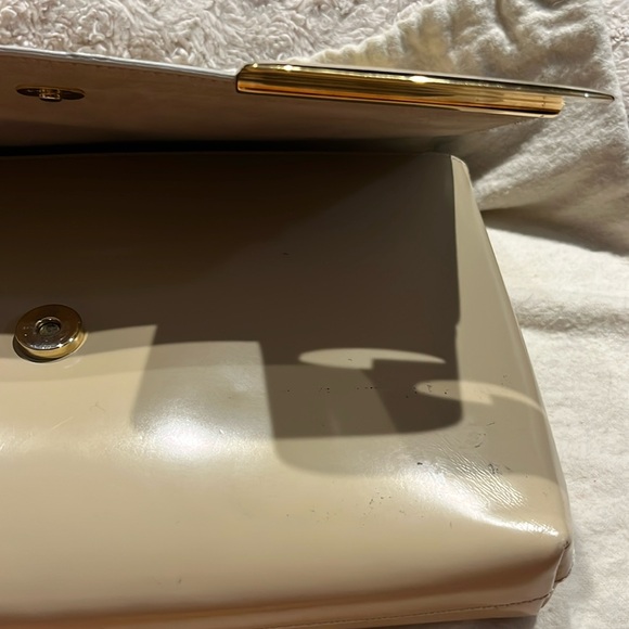 Gucci Patent Leather Clutch Handbag, Vintage (1980’s) Authentic. Light Tan/Bone - Picture 6 of 10